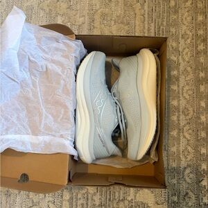 Brand New Saucony Triumph 23s